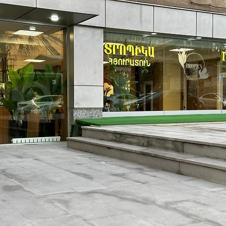 Tropica Inn Hotel Jerevan Exteriör bild