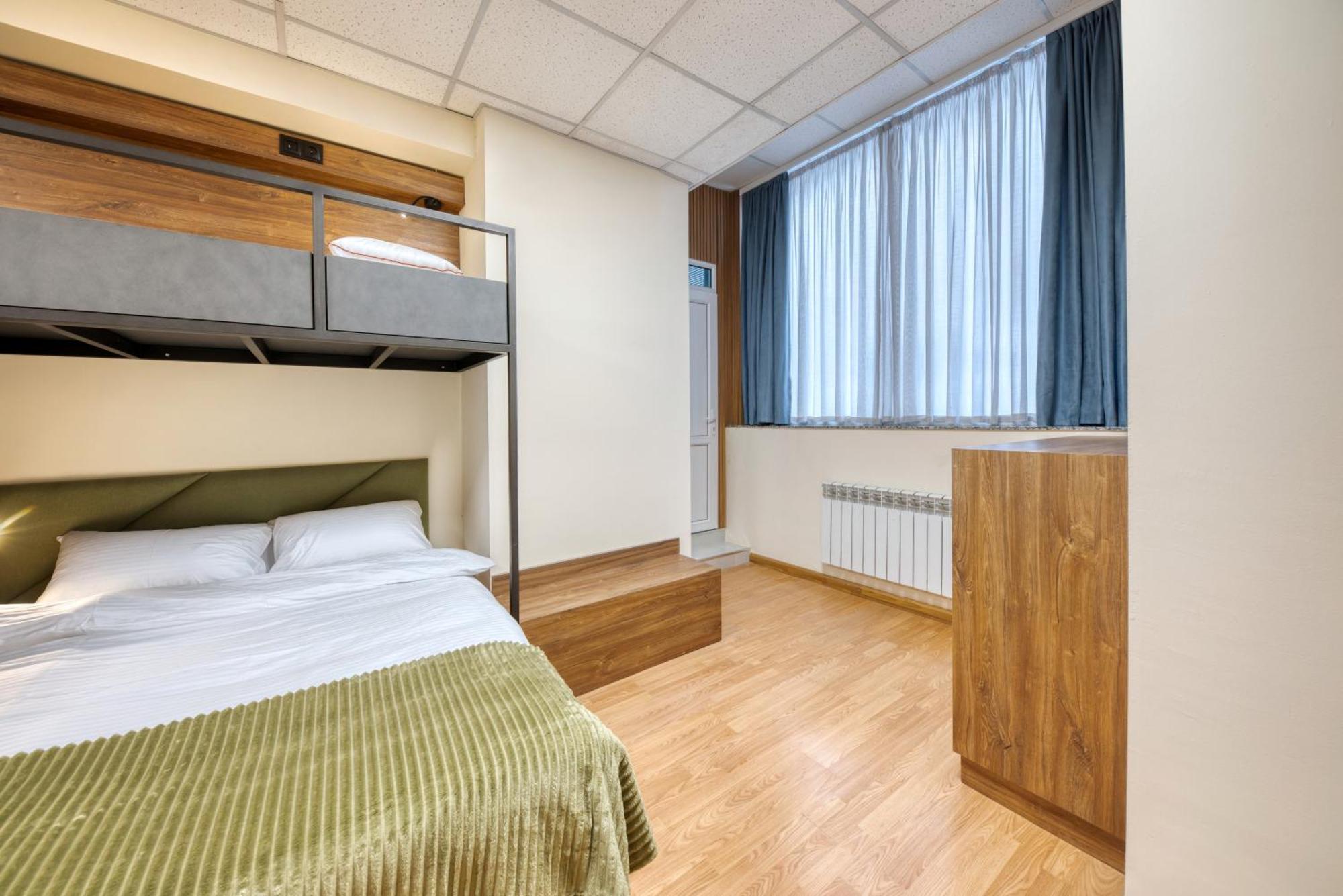 Tropica Inn Hotel Jerevan Exteriör bild