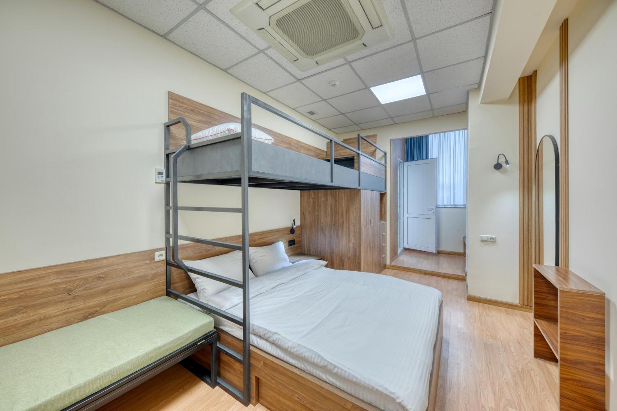 Tropica Inn Hotel Jerevan Exteriör bild